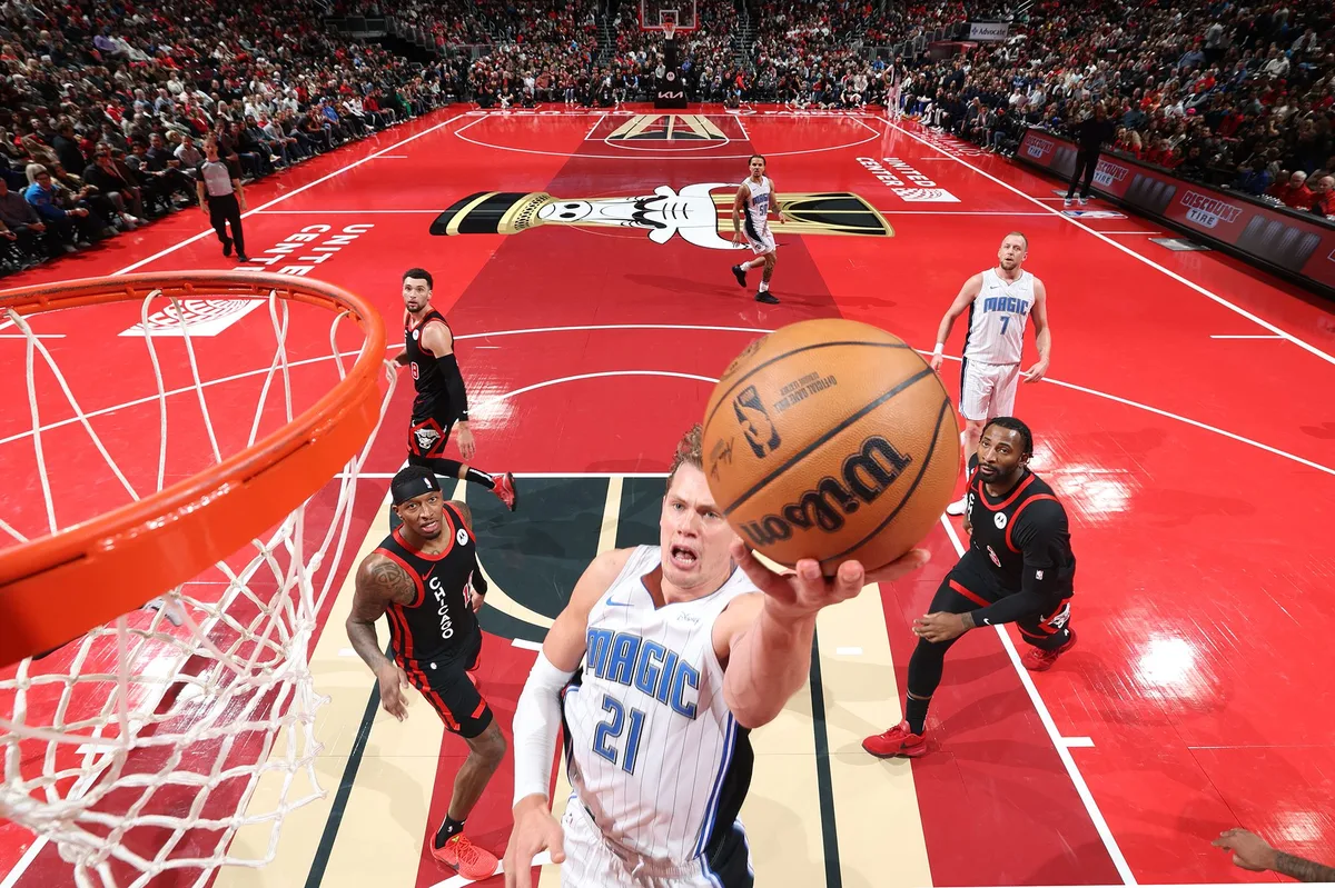 NBA篮球赛事现场，333体育品牌展示